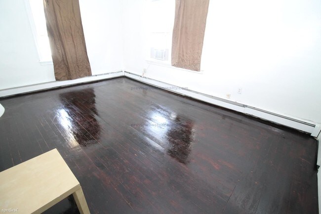 Foto del edificio - 6 br, 2 bath  - 36 Newcastle Rd # Bs