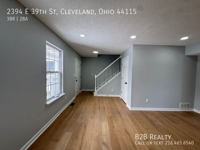 Foto del edificio - 2394 E 39th St