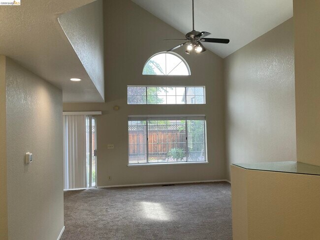 Foto del edificio - 1020 Bellflower St