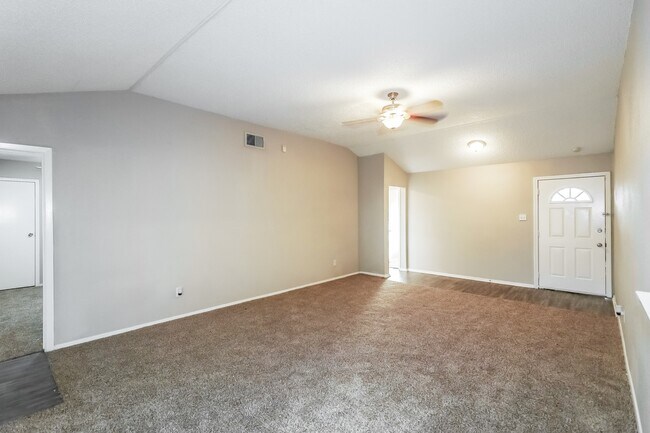 Foto del edificio - 12707 Glen Hollow Dr