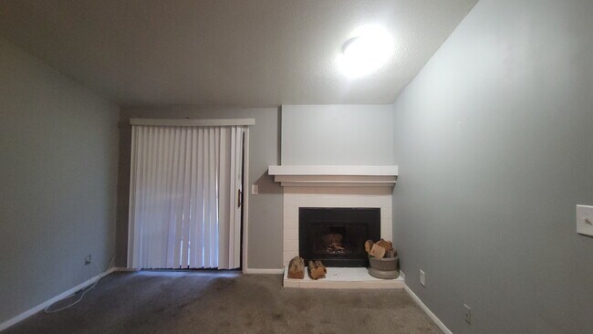 Foto del edificio - 900 Candlewood Dr NW