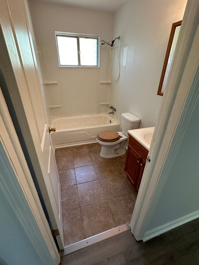 Foto del edificio - 3 bedroom 1 bathroom house