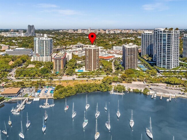 Building Photo - 2901 S Bayshore Dr