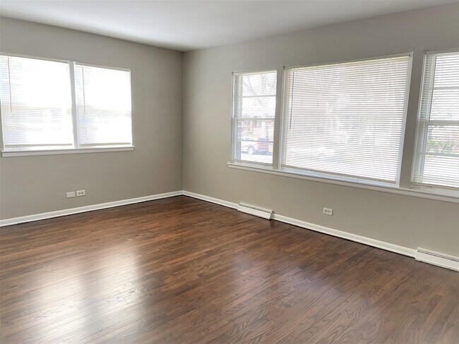 Building Photo - 10 S Wright St