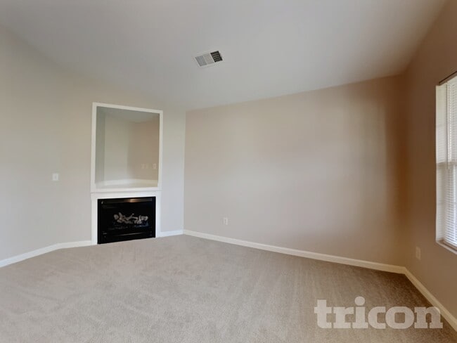 Building Photo - 613 Everlasting Way