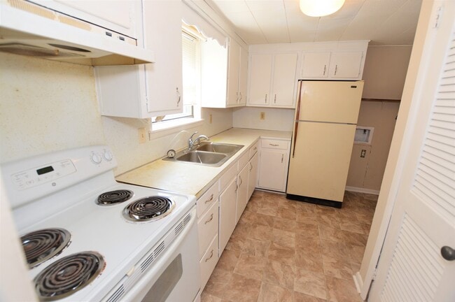 Building Photo - Bradford Village