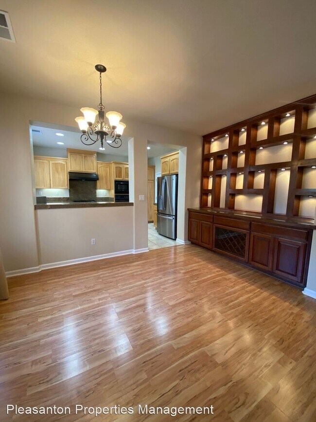 Building Photo - 4 br, 3 bath House - 5302 Garces Ct.