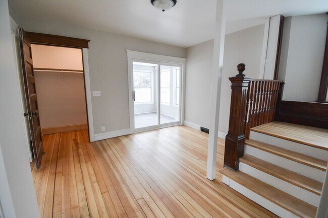 Foto del edificio - Huge, classic 2-story just outside of downtown Rochester