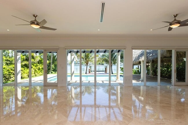 Building Photo - 425 N Shore Dr