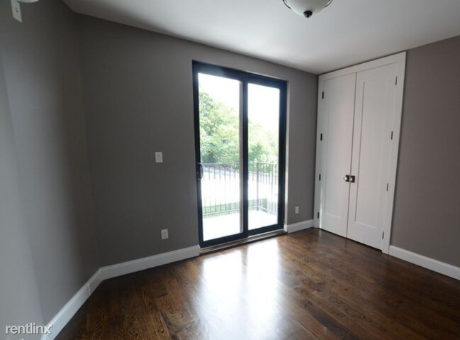 Foto del edificio - 60-85 Myrtle Ave