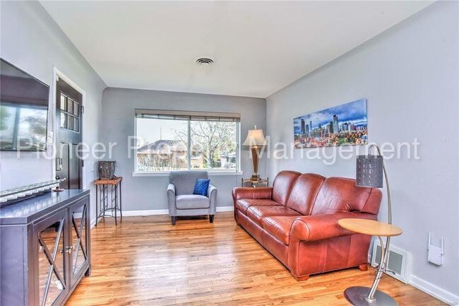 Building Photo - Custom Home just Blocks From City Park!