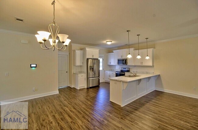 Building Photo - 455 Bluff Rd