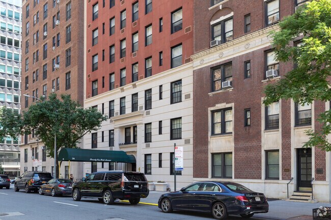 Building Photo - 71 Park Ave