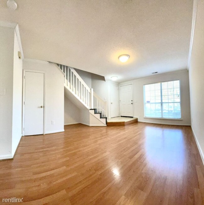 Building Photo - 2 br, 1.5 bath Townhome - 6103 Windsor Gat...