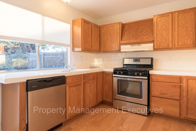 Building Photo - 10260 Covina Ct