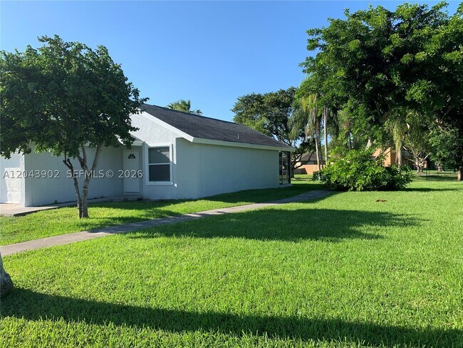 Foto del edificio - 848 SW 10th St