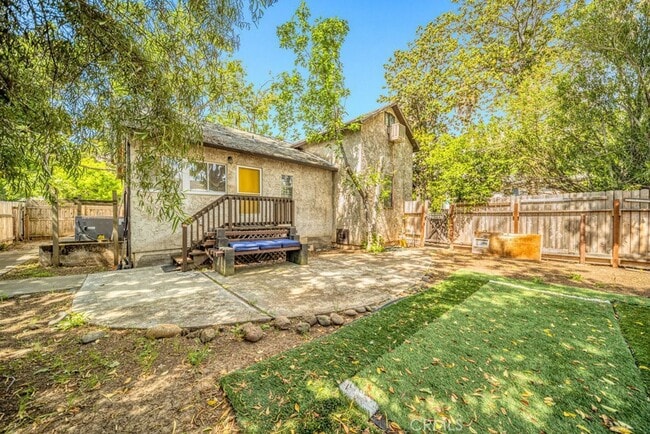 Building Photo - Charming 3 bed 2 bath home with bonus room...