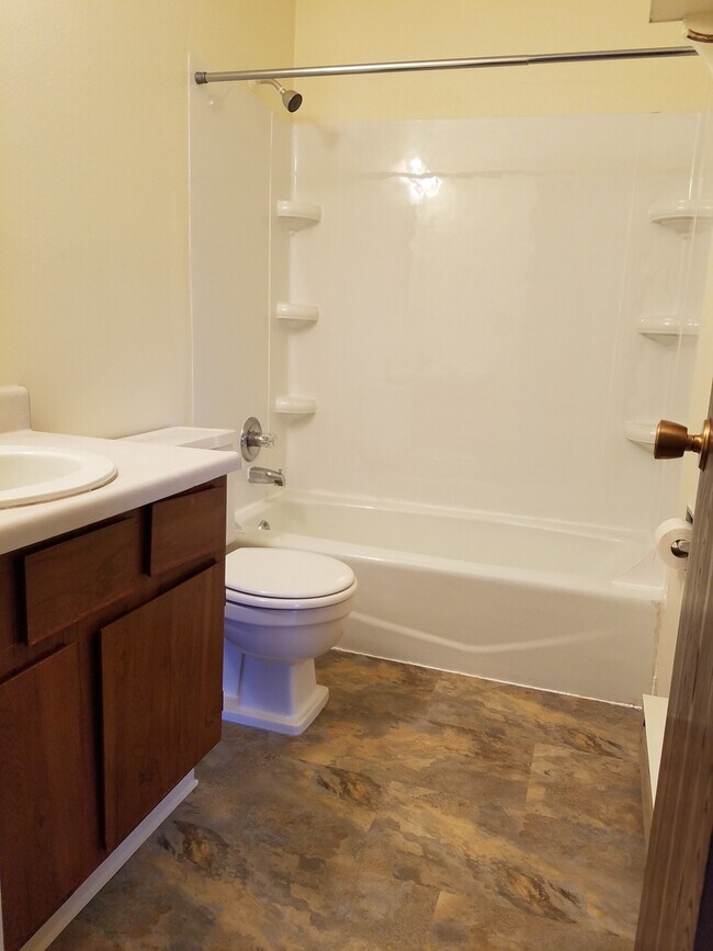 Building Photo - Charming 2-Bedroom, 1-Bathroom 4-Plex in D...