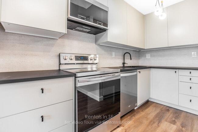 Building Photo - 454 Lombard St