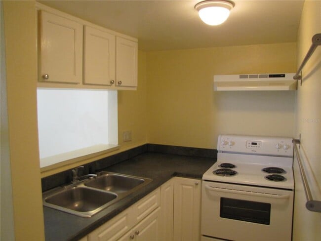 Building Photo - 7137 E Bank Dr