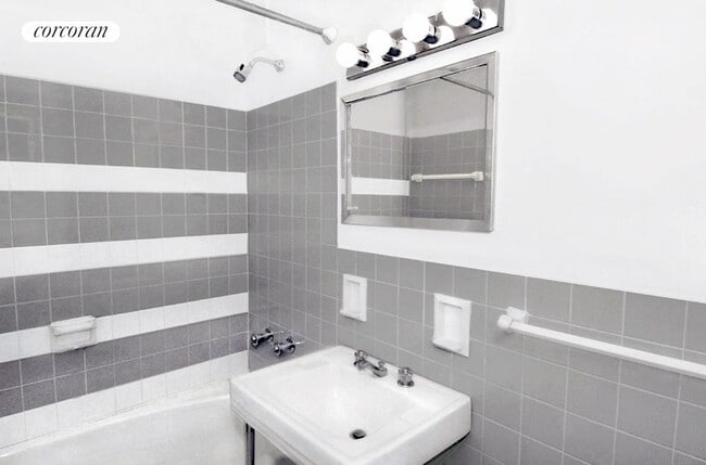 Building Photo - 230 E 79th St