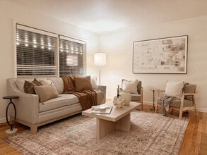 Building Photo - 107 E 16th Ave