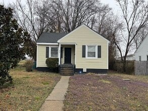 Building Photo - 806 Savannah Ave