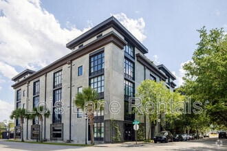 Building Photo - 1 Cool Blow St
