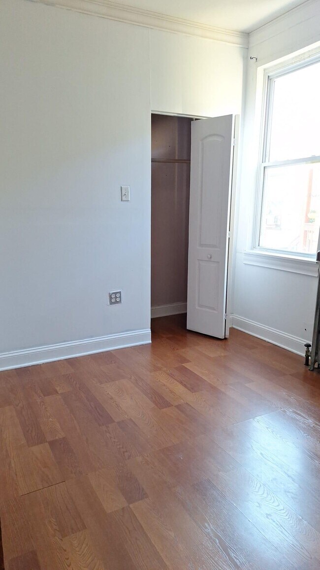 Bedroom - 2150 N Keystone Ave