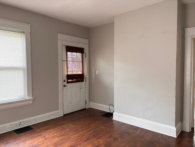 Living room - 1836 Elm Ave