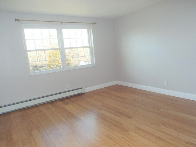 Beautiful flooring throughout - 10 Tara Dr