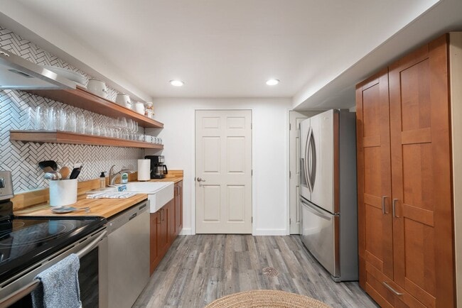 Foto del edificio - Golden Duplex > Unit is fully furnished feels like NEW!