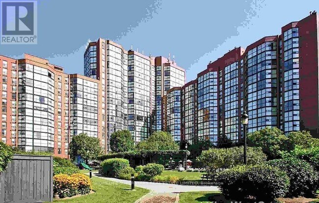 Photo du bâtiment - 701-701 King St W