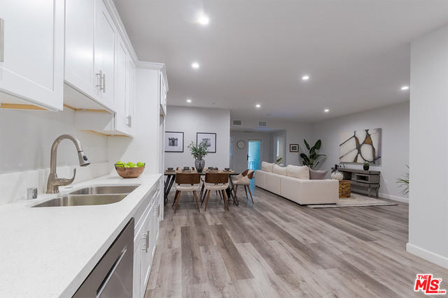 Building Photo - 850 S Gramercy Pl