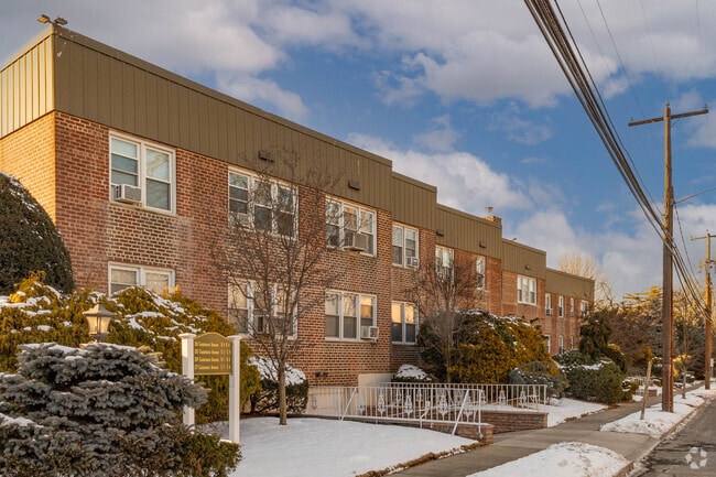 Fairfield Residences at Cedarhurst Park House