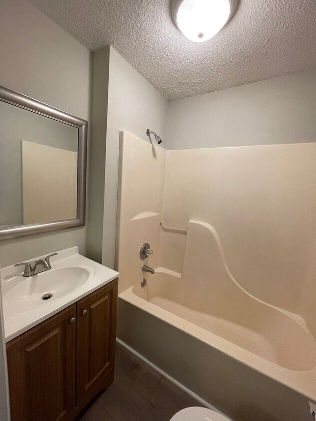 Foto principal - Charming 1BR/1BA Duplex with all the Upgra...