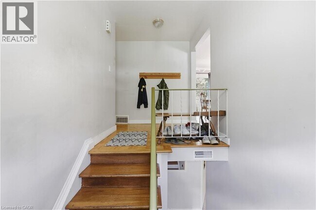 Building Photo - 122 Greenbrier Dr