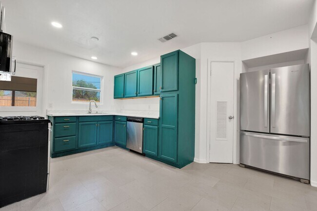 Building Photo - Cozy 3 Bedroom Home in Northeast San Antonio