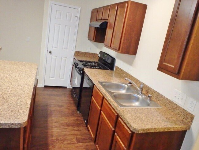 Building Photo - 5571 Plantation Forest Dr