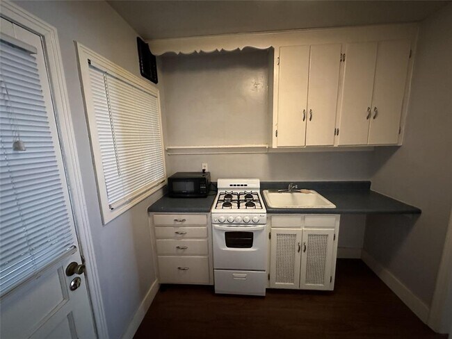 Foto del edificio - 1009 W 25th St
