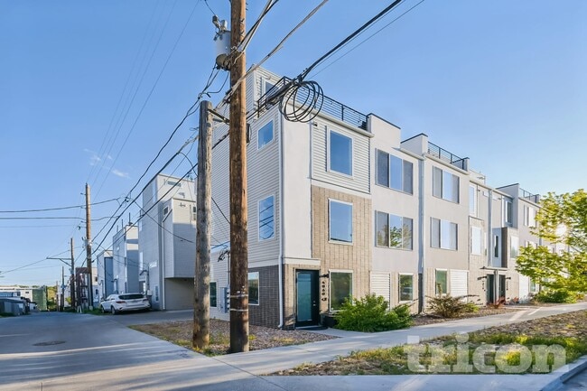 Building Photo - 4060 W 13th Ave