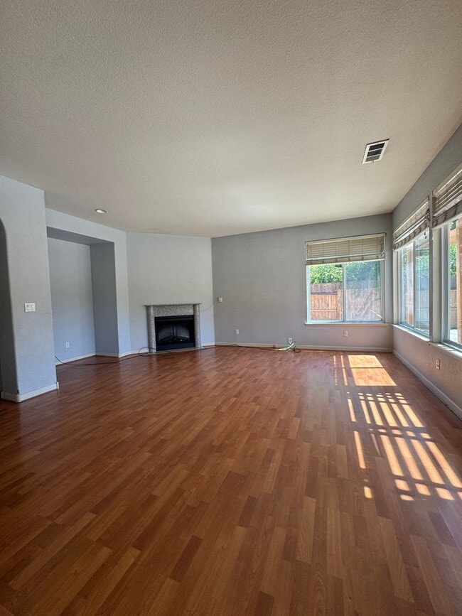 Building Photo - Great Location! 5BD and 3BA in a desirable North Stockton