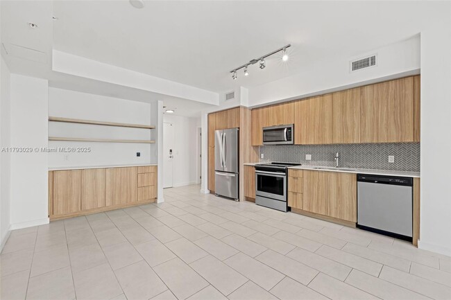 Foto del edificio - 2150 N Bayshore Dr
