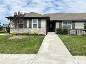 Building Photo - 8121 SE 6th St