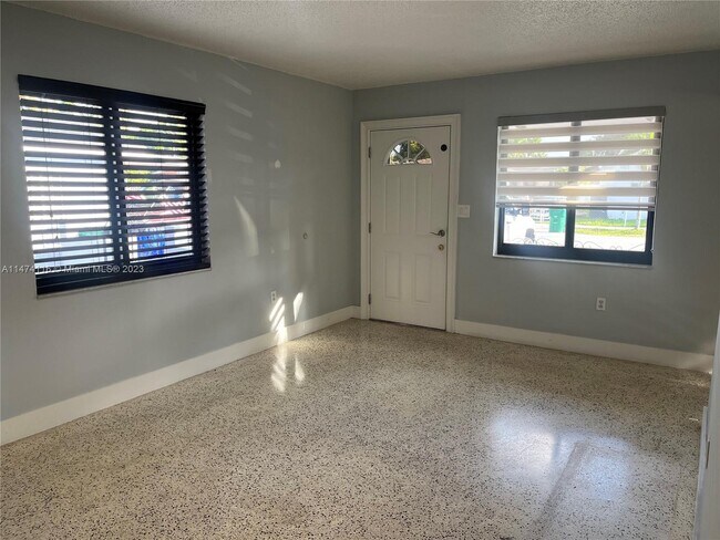 Foto del edificio - 1829 NW 16th St