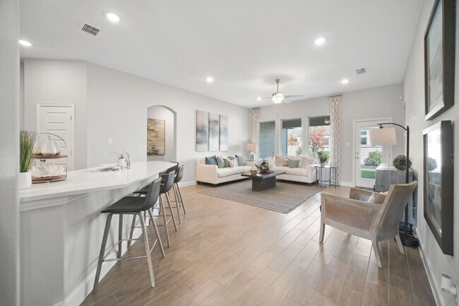 Foto del edificio - 4-BEDROOM MODEL HOME IN GRUENEFIELD