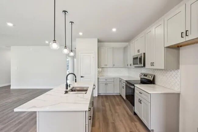 Building Photo - 5713 Stonegate Cir