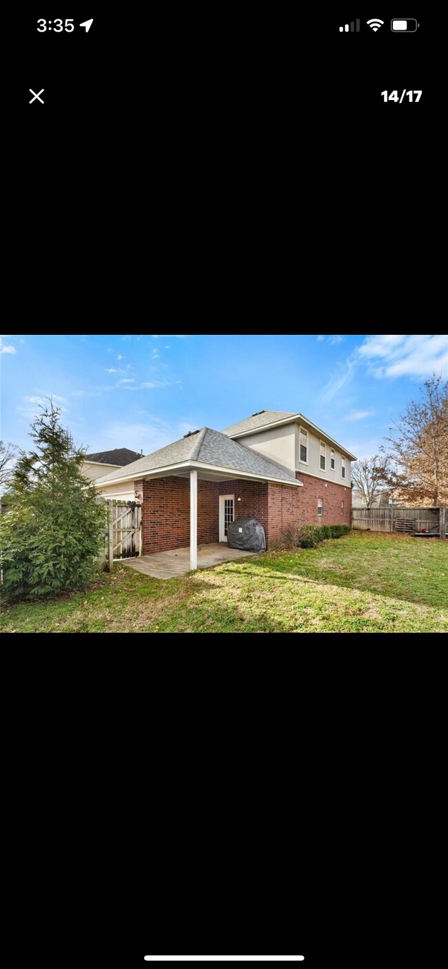 Building Photo - 928 N Meadowlands Dr