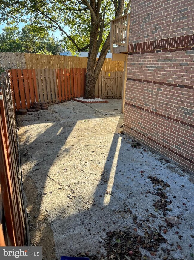 Building Photo - 3001 Colonial Springs Ct