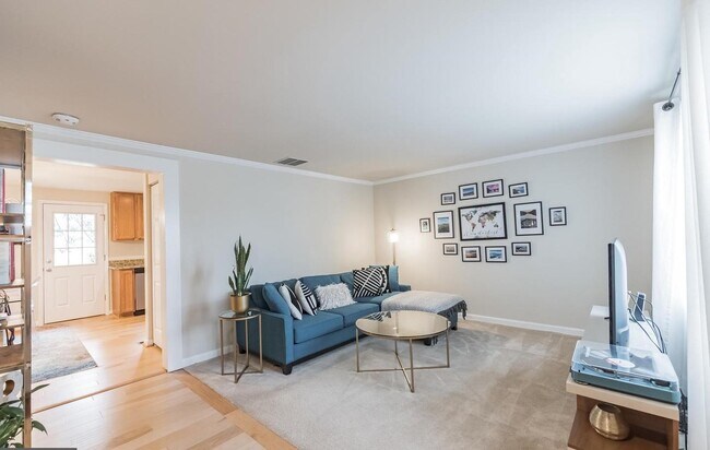 Foto del edificio - 1702 Heather Ln